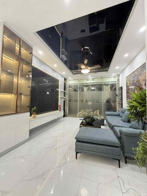 lương sử c - tt đống đa - nhà đẹp ở ngay - gần ô tô tránh - nhỉnh 9 tỷ