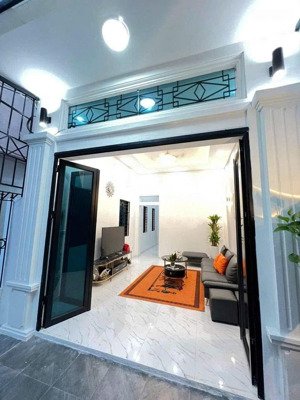 cho thuê nhà nguyên căn ngõ 663 trương định, quận hoàng mai, hà nội. ngõ xe 3 gác đỗ cổng. có sân