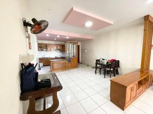 còn duy nhất 1 căn hộ amber.dt: 94m2. giá : 2ty9 bớt lộc . full nội thất