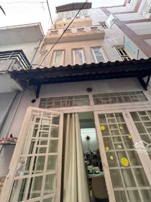 khu hiếm nhà bán hồng hà - dân trí cao - 32m2 - 3 phòng ngủ - 5.5 tỷ