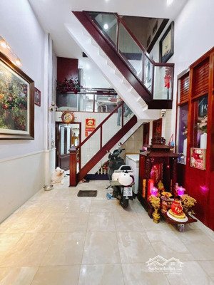 bán nhà mặt tiền đường số 4 phòng ngủ quận 4