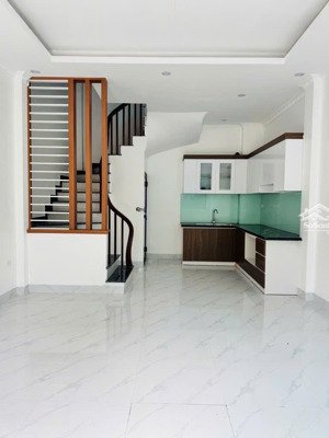 chính chủ cần bán nhà 5 tầng thượng cát ngõ rộng vf3 đỗ cửa giá 5,3 tỷ