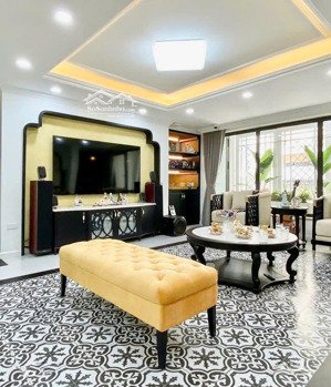 phân lô nghi tàm - nội thất tiền tỷ - gara - mặt tiền quyền lực 9m - ô tô đỗ cửa. dt 100m2 - 35 tỷ