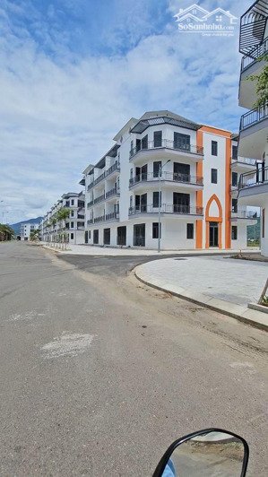 shophouse eco charm 2 mặt tiền trước sau .
