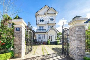 cho thuê villa sân vườn 11 phòng phường 8 đà lạt 45 triệu/tháng nội thất đầy đủ