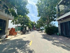 chủ kẹt tiền cần bán đất 2 mặt tiền đường 28 kdt hà quang 1, gần đường số 4 (thích quảng đức)