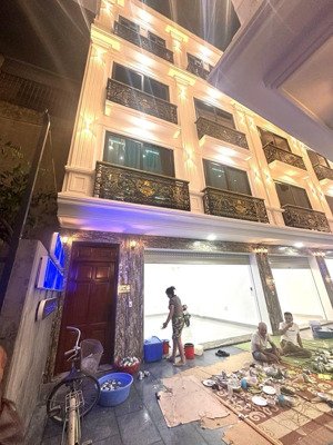 bán lô nhà xây mới 3 căn hơn 50m2 tại trục đường ngọc hồi chỉ hơn 5tỷ có nhà 4 tầng