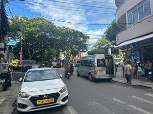 bán nhà cách biển chỉ 50m mặt tiền đường hẻm lớn trần phú, diện tích 85.8m2 ngang 4m giá chỉ 25 tỷ