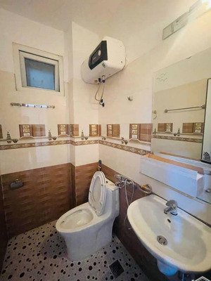 bán nhà phố triều khúc. dt:35m/5 tầng. kinh doanh, văn phòng. nhà đẹp. dân trí cao. giá: 6,7 tỷ