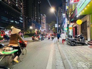 bán nhà lê văn lương hoàng ngân , kinh doanh, ô tô tránh vào nhà chạy vòng quanh, gần hồ, 2 thoáng