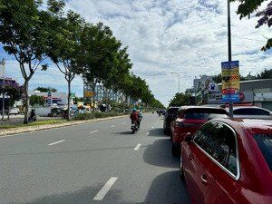 bán lô đất xây cao tầng cách trần não 30m, dt 16x25, full thổ cư, giá tốt