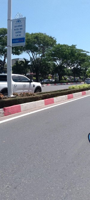cho thuê nhà mặt tiền đường 2/9, ở và kinh doanh thuận tiện , giá 10tr/ th