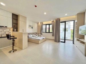 phòng trọ ban công full 35 nội thất ngay phan xích long gần ngã tư phú nhuận quận 1 quận 3