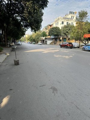 bán nhà 105m2 mặt phố vỉa hè kinh doanh mặt tiền rộng phố bùi quốc khái, tây nam linh đàm