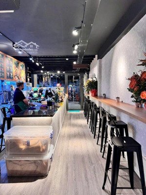 mặt tiền 32b trần hưng đạo quận 1 ngang 6m giá 45 triệu