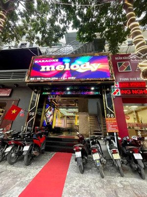 mặt phố trung hòa 132m2 5 tầng thang máy chỉ 85 tỷ cực hiếm