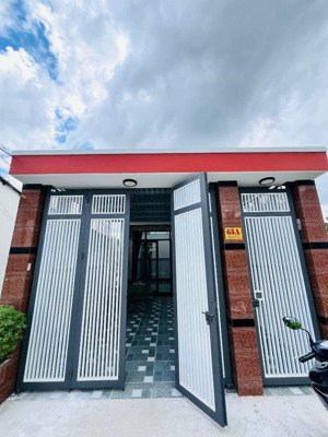 chủ gởi nhà 2 lầu mới 100%dt5x28m giá 3ty50tr/sổ hoàn công.đường mai thị buội,lh xem nhà