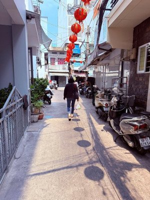 hxh, sau căn mt đề thám - 3x7m - 2 tầng - giá 5,2 tỷ tl