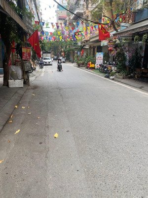 bán nhà phân lô ngõ ô tô vào nhà phạm tuấn tài, cầu giấy- 45 m2 x 5t, mặt tiền 4,5m- sđcc- 19 tỷ.