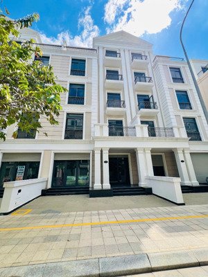 bán nhanh nhà 5 lầu đã có sổ - diện tích đất 144m2 vinhomes quận 9 giá 23 tỷ all in