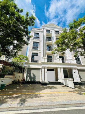 bán nhanh nhà phố 5 lầu - diện tích đất 200m2 vinhomes quận 9 giá 23 tỷ all in