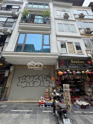 cho thuê nhà mặt phố hàng nón. vị trí trung tâm phố cổ. dt 45m2 x 3 tầng. mặt tiền 4m. mọi mô hình