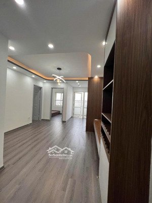 chính chủ cần bán gấp căn hộ sdu, 2pn, 2vs, tầng trung, full nội thất, giá 3,6 tỷ. lh: 