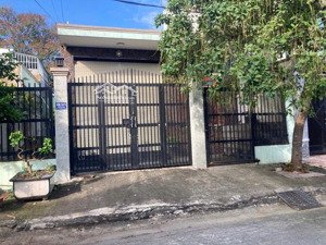 nhà giá: 8,9 tỷ, dt: 9*18m, 162m2, đường 12m, view 2 công viên nhà bè, đường phạm thị kỳ