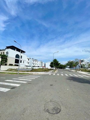 bán lô góc gói 2 mỹ gia đối diện trung tâm thương mại, đường 18m và đường 16m