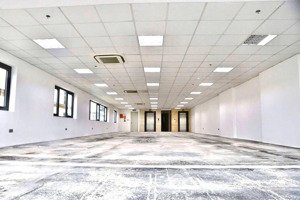 cho thuê sàn văn phòng phố khúc thừa dụ, diện tích: 150m2, mặt tiền:9m, có hầm để xe, mô hình sạch