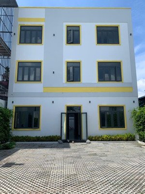 cần ra gấp diện tích đất 442m2, sàn xây dựng mới hoàn công 600m2 ra dòng tiền ngay lập tức.
