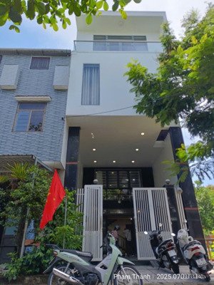 chào bán nhà 4 tầng mặt tiền hoà minh 11, vị trí đẹp liên hệ 