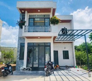 cần bán căn nhà 1 trệt 1 lầu vừa mới xây tại ấp 4. xã củ chi (phước vĩnh an cũ) 8,35x12m thổ cư