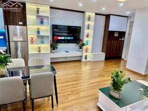 Bán chung cư Việt Hưng-Long Biên-81m 3n2wc tầng trung-full nội thất xịn-sẵn sổ hồng-giá 4.86 tỷ (thương lượng)