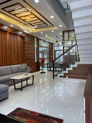 cho thuê nhà nguyên căn 4pn, 1 trệt 3 lầu, đường 20m, quận 7 giá 25 triệu/tháng