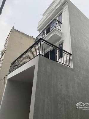 đông la 53m 3 tầng xây mới. ôtô cách 15m giá hơn 5tỷ xíu ( giáp yên nghĩa)