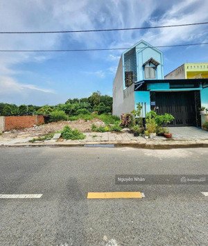 đất ngộp cần bán lô đất thổ 120m2/700triệu .mt đường ql13 , thanh lương , bình long , bình phước .