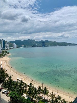 chính chủ bán căn 04, kế bên căn góc. view biển đẹp mới 100% tầng 17 giá 2,980 tỷ, lh 
