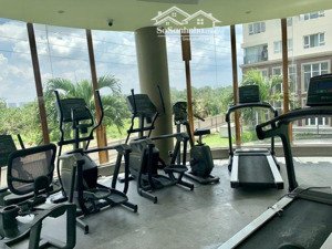 chính chủ cần chuyển nhượng căn 2 phòng tại the park residence , view hồ bơi, tầng cao , nhà mới