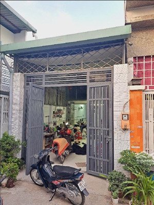 nhà bán gấp 4 x 18m cấp 4. hẻm 5m đường phạm đăng giảng phường bình hưng hòa quận bình tân