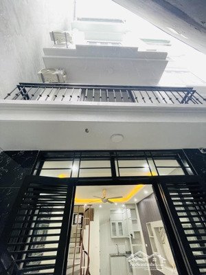 bán nhà 5 tầng ngọc trục. mới xây đẹp. 32m2. gần đường oto. 5,6 tỷ. 