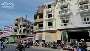Cần giảm 600 triệu 1 căn shophouse 4 phòng ngủ ngay trường Thpt Hoàng Phan Thái
