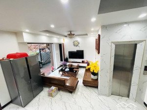 bán nhà mới xây 5 tầng. có thang máy, 50m2. cho thuê 30 triệu/ tháng. 8,99 tỷ. 
