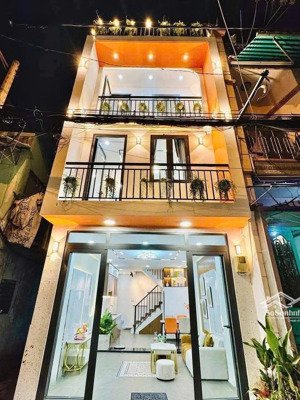 lên sóng nhà 3 tầng khu phan xích long lh 