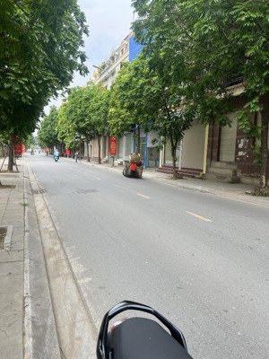 tôi cần bán căn liền kề 90m2 mặt phố sa đôi