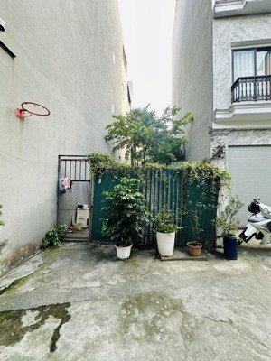 siêu phẩm gia thụy - đất vàng trung tâm - cách phố 20m 70m2 - giá 13,9 tỷ