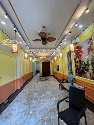 cho thuê nhà đẹp mặt tiền kinh doanh thoáng vỉa hè rộng trung tâm sầm uất biên hòa
