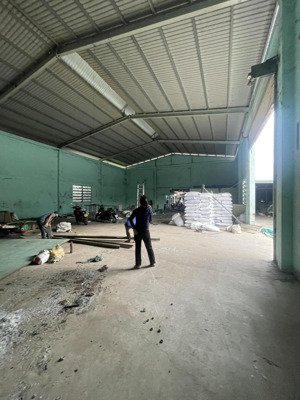 cho thuê 1000m2 / 40tr/tháng . trần văn mười .