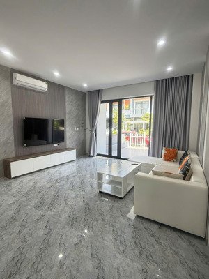 cho thuê nhà full nội thất gần hồ bơi giá chỉ 28tr/tháng còn thương lượng