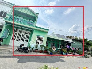 mua 1 được 4 -nhà 1 trệt 1 lầu + 2 phòng trọ và 1 nhà kho. nguồn thu nhập có sẵn. vừa ở vừa có tiền